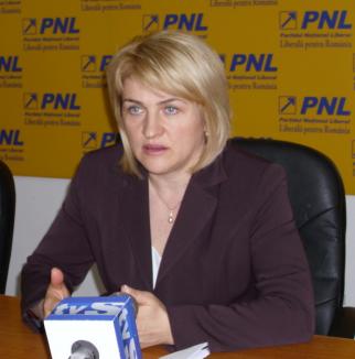 Lucia Varga: Executivul PDL îi execută pe români